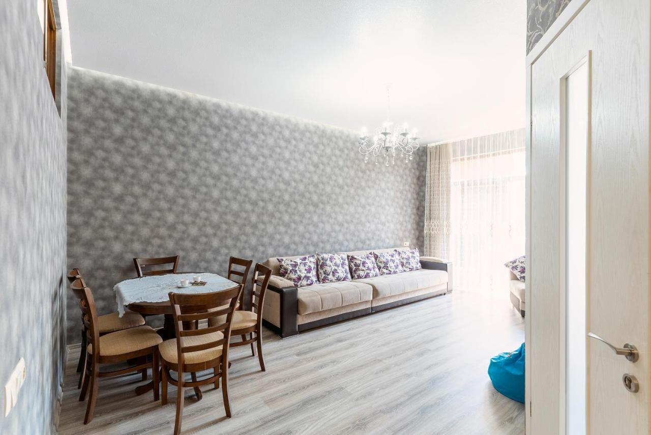 Nice Batumi Apartment Esterno foto