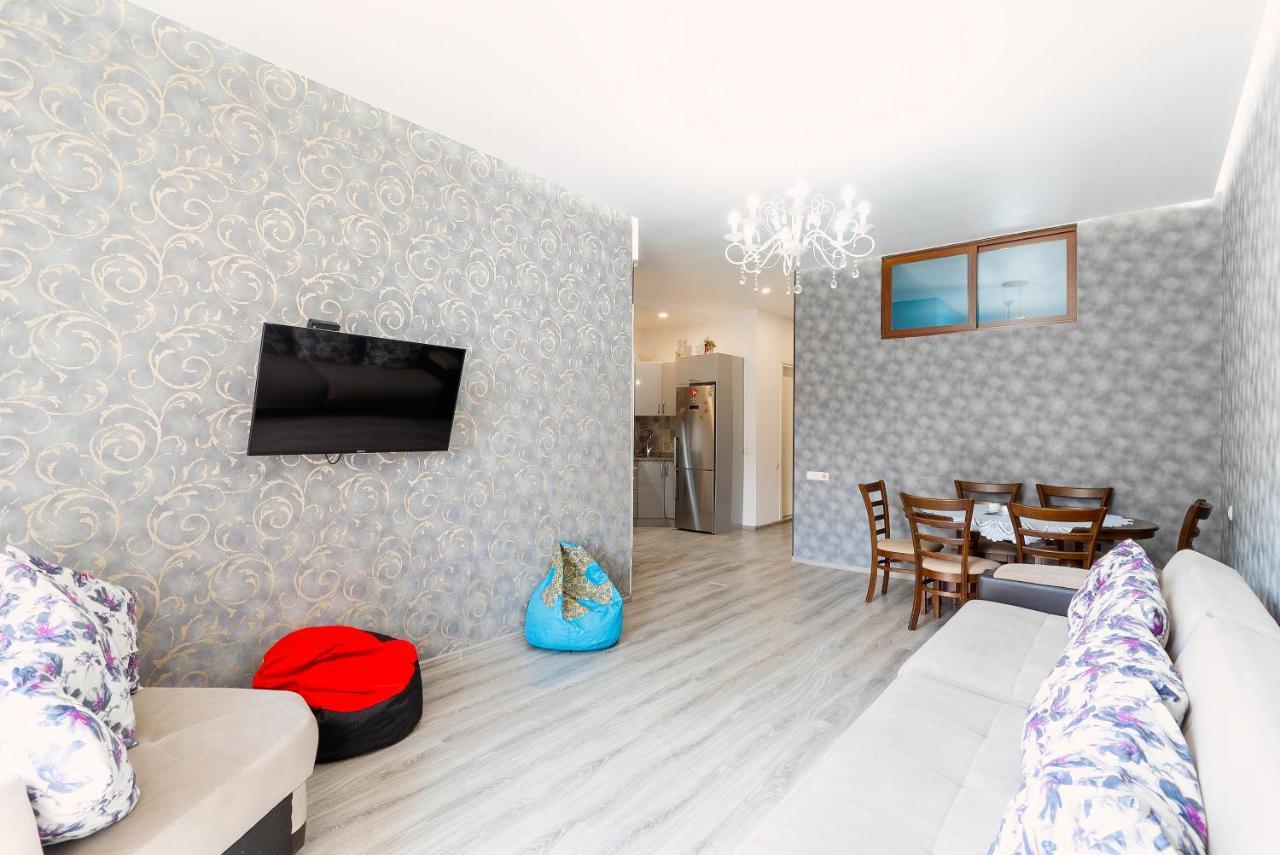 Nice Batumi Apartment Esterno foto