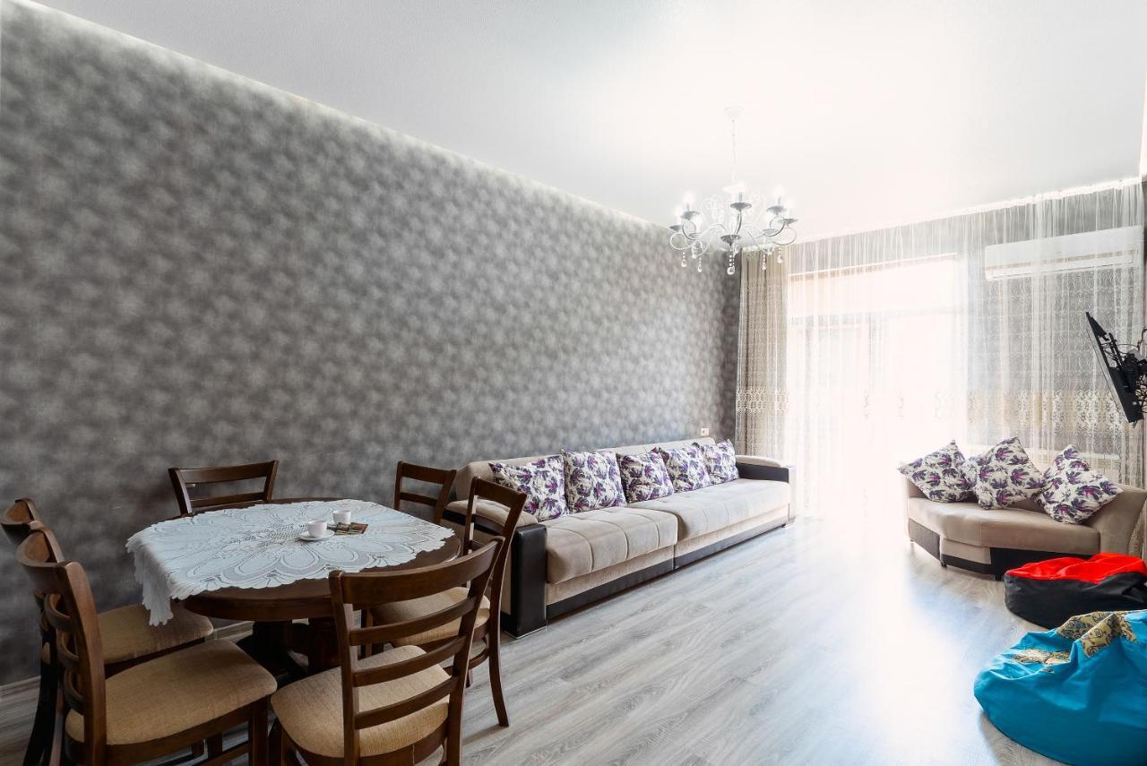 Nice Batumi Apartment Esterno foto